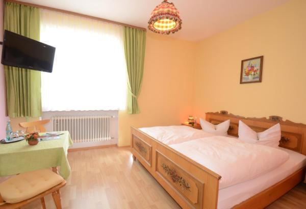 Gasthof Zur Post Hotel Und Parkplatz Vohenstrauss Exterior foto